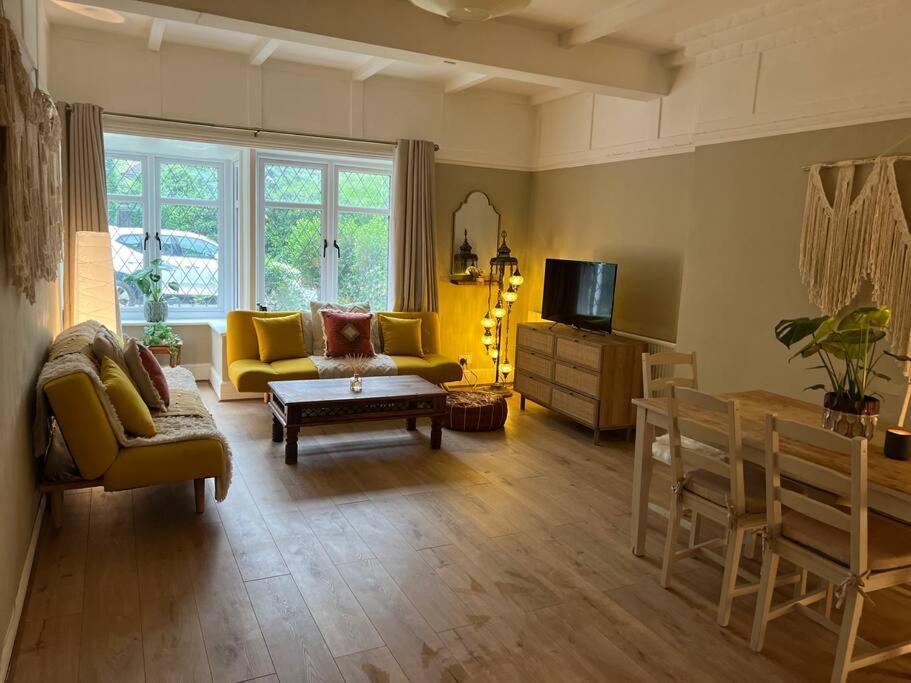 Beautiful Flat Sleeps 4 In Taplow Maidenhead Near Windsor And Ascot Racecourses Near Legoland Apartment ภายนอก รูปภาพ