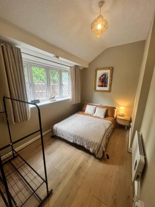 Beautiful Flat Sleeps 4 In Taplow Maidenhead Near Windsor And Ascot Racecourses Near Legoland Apartment ภายนอก รูปภาพ