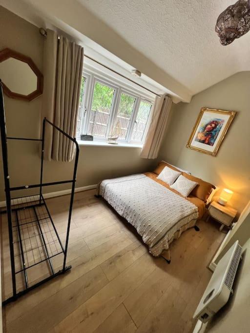 Beautiful Flat Sleeps 4 In Taplow Maidenhead Near Windsor And Ascot Racecourses Near Legoland Apartment ภายนอก รูปภาพ